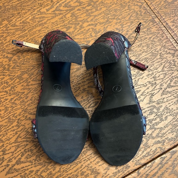 Red block heels - Picture 4 of 4